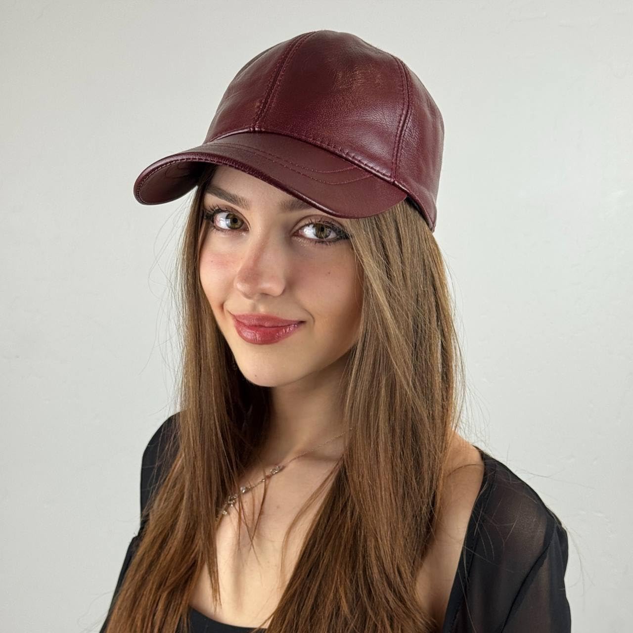 Premium Real Leather Baseball Cap – Adjustable Vintage Hat for Men & Women – Classic 6-Panel Design, Soft Genuine Leather