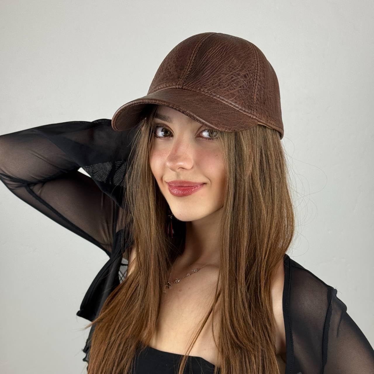 Premium Real Leather Baseball Cap – Adjustable Vintage Hat for Men & Women – Classic 6-Panel Design, Soft Genuine Leather